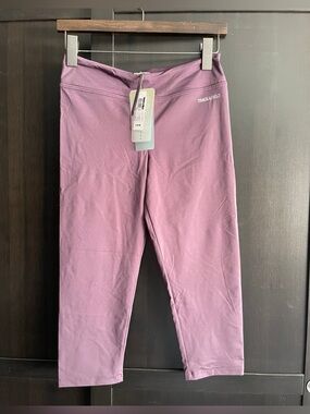 NWT New With Tags Track And Field Plum Color 3/4 Leggings Size Large